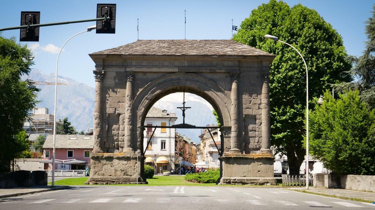 Nuovo Appartamento In Centro Con Posto Auto Incluso Aosta Buitenkant foto